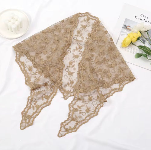 Foulard en Dentelle Florale Évanescente