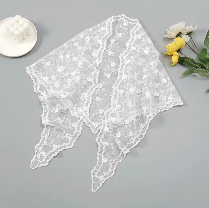 Foulard en Dentelle Florale Évanescente